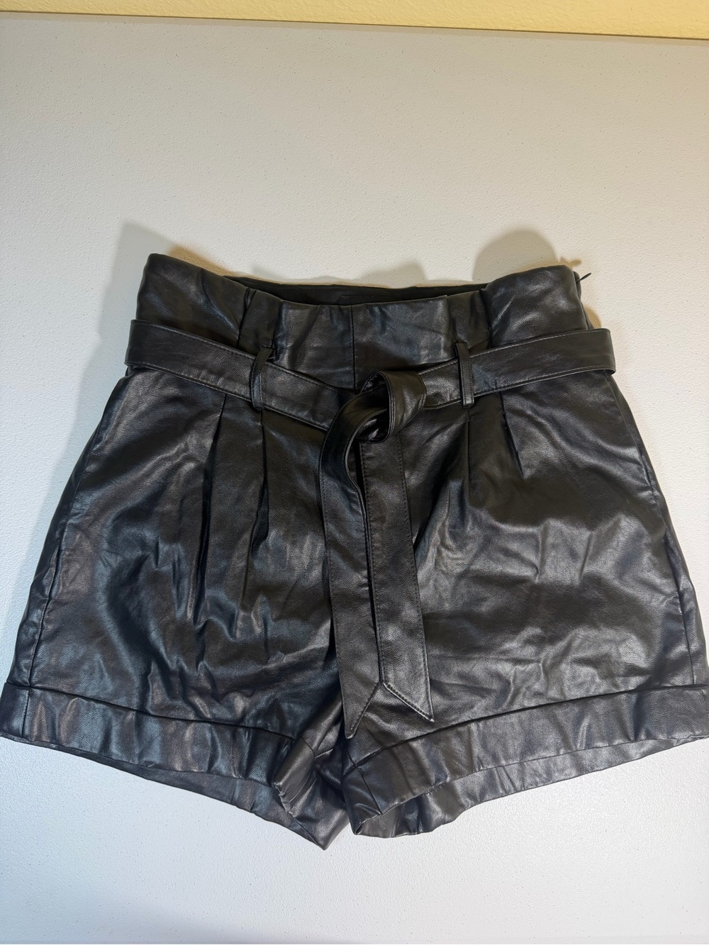 Express Extreme High Rise Faux Leather Paperbag Shorts Black Size 6 NWOT - Picture 12 of 12